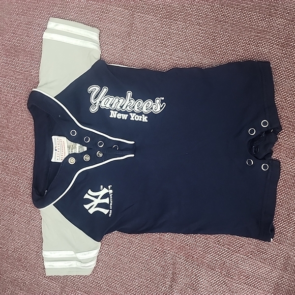MLB New York Yankees Infant Size 6/9 months  Short Sleeve Onsie - Picture 1 of 13